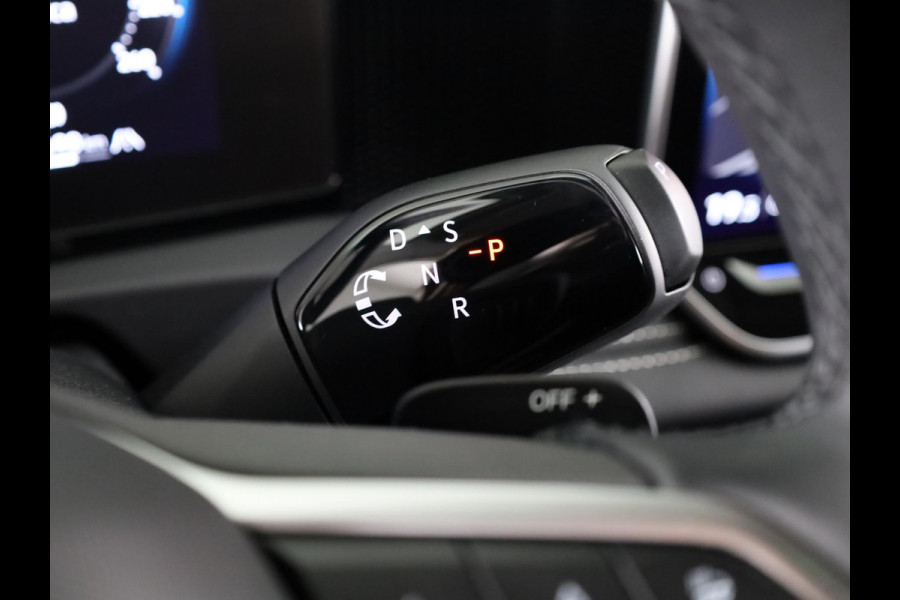 Volkswagen Tiguan 1.5 eTSI Life Edition GOAL 130 pk Automaat (DSG) | Navigatie | Trekhaak (wegklapbaar) | Parkeersensoren (Park assist) | Rondomzicht camera | Stoelverwarming |