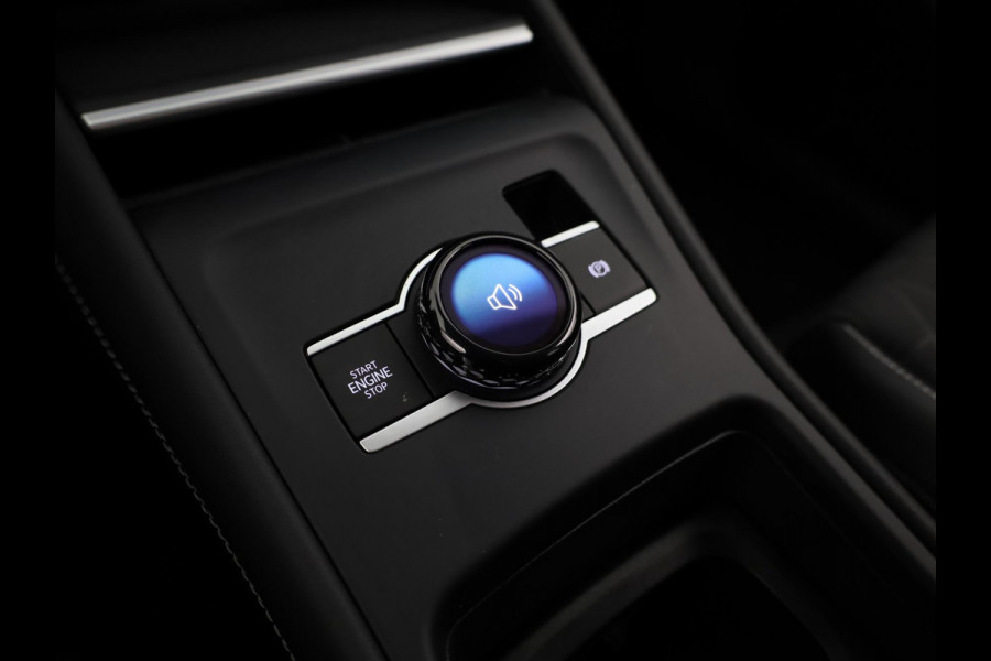 Volkswagen Tiguan 1.5 eTSI Life Edition GOAL 130 pk Automaat (DSG) | Navigatie | Trekhaak (wegklapbaar) | Parkeersensoren (Park assist) | Rondomzicht camera | Stoelverwarming |