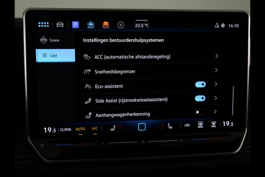 Volkswagen Tiguan 1.5 eTSI Life Edition GOAL 130 pk Automaat (DSG) | Navigatie | Trekhaak (wegklapbaar) | Parkeersensoren (Park assist) | Rondomzicht camera | Stoelverwarming |