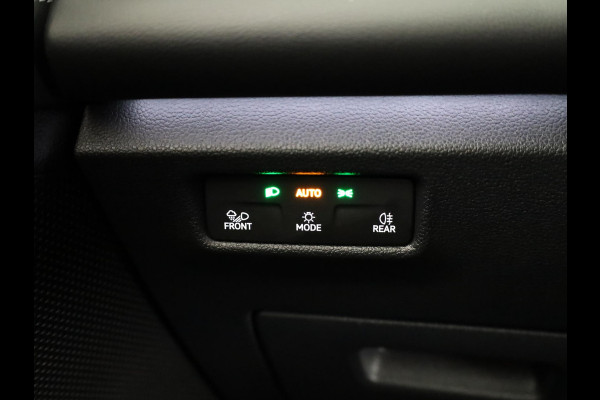 Volkswagen Tiguan 1.5 eTSI Life Edition GOAL 130 pk Automaat (DSG) | Navigatie | Trekhaak (wegklapbaar) | Parkeersensoren (Park assist) | Rondomzicht camera | Stoelverwarming |