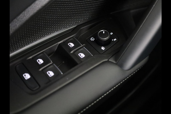 Volkswagen Tiguan 1.5 eTSI Life Edition GOAL 130 pk Automaat (DSG) | Navigatie | Trekhaak (wegklapbaar) | Parkeersensoren (Park assist) | Rondomzicht camera | Stoelverwarming |