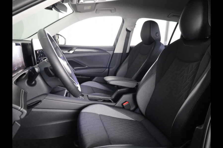 Volkswagen Tiguan 1.5 eTSI Life Edition GOAL 130 pk Automaat (DSG) | Navigatie | Trekhaak (wegklapbaar) | Parkeersensoren (Park assist) | Rondomzicht camera | Stoelverwarming |