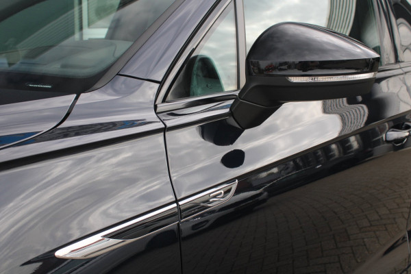 Volkswagen Touareg 3.0 TSi eHybrid 462pk 4MOTION R | Pano | HUD | Luchtvering | Massage | Elek. trekhaak