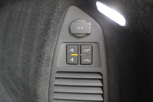 Volkswagen Touareg 3.0 TSi eHybrid 462pk 4MOTION R | Pano | HUD | Luchtvering | Massage | Elek. trekhaak