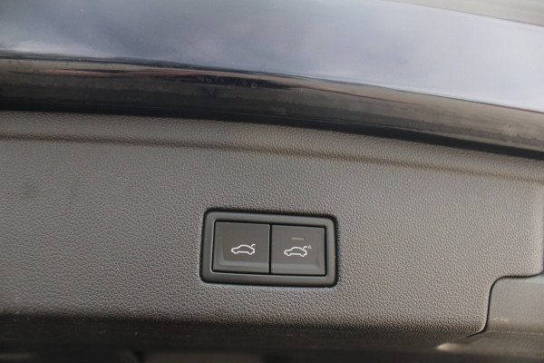 Volkswagen Touareg 3.0 TSi eHybrid 462pk 4MOTION R | Pano | HUD | Luchtvering | Massage | Elek. trekhaak