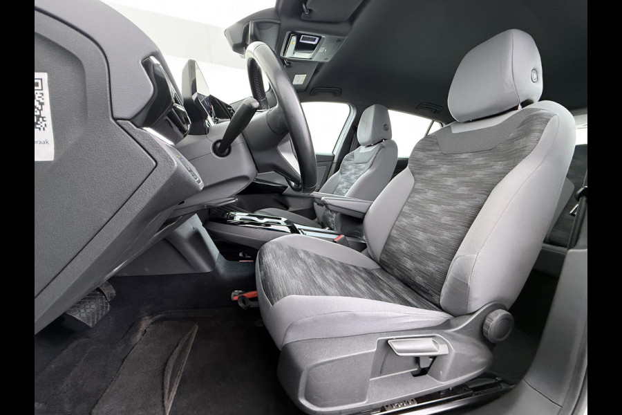 Volkswagen ID.4 SOH 91% Trekhaak Adap.Cruise Navi Ecc Apple Carplay Android Auto Stoelverwarming Voorruitverwarming Led Lmv 18" Isofix DAB Front Assist Bluetooth Rijstrooksensor Verkeersbord detectie 55kWh 1.000KG Trekgewicht Origineel Nederlandse Auto