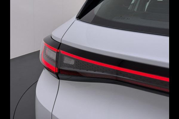 Volkswagen ID.4 SOH 91% Trekhaak Adap.Cruise Navi Ecc Apple Carplay Android Auto Stoelverwarming Voorruitverwarming Led Lmv 18" Isofix DAB Front Assist Bluetooth Rijstrooksensor Verkeersbord detectie 55kWh 1.000KG Trekgewicht Origineel Nederlandse Auto