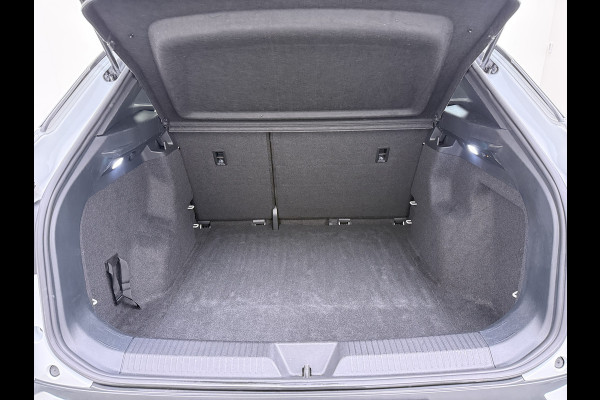 Volkswagen ID.4 SOH 91% Trekhaak Adap.Cruise Navi Ecc Apple Carplay Android Auto Stoelverwarming Voorruitverwarming Led Lmv 18" Isofix DAB Front Assist Bluetooth Rijstrooksensor Verkeersbord detectie 55kWh 1.000KG Trekgewicht Origineel Nederlandse Auto