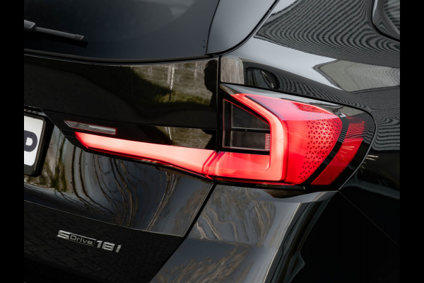 BMW X1 sDrive18i M-Sport - Pano - Trekhaak - Memory - ACC - Harman Kardon