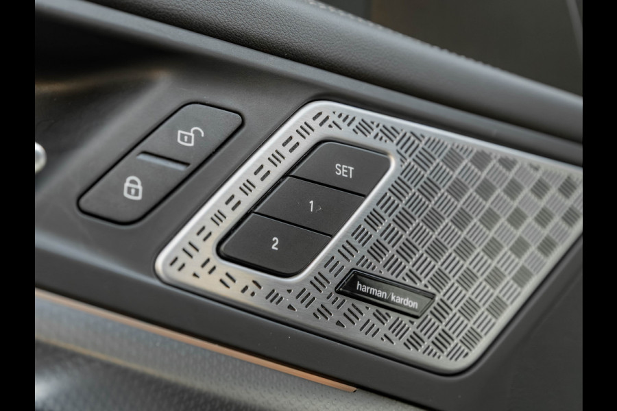 BMW X1 sDrive18i M-Sport - Pano - Trekhaak - Memory - ACC - Harman Kardon