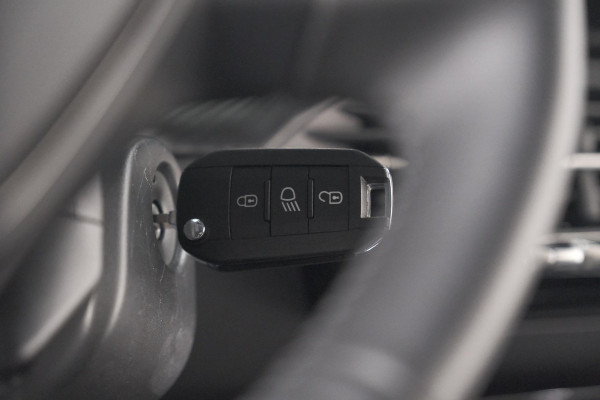Peugeot 2008 PureTech 100 Allure | Apple Carplay | Parkeersensoren | Climate Control | Cruise Control