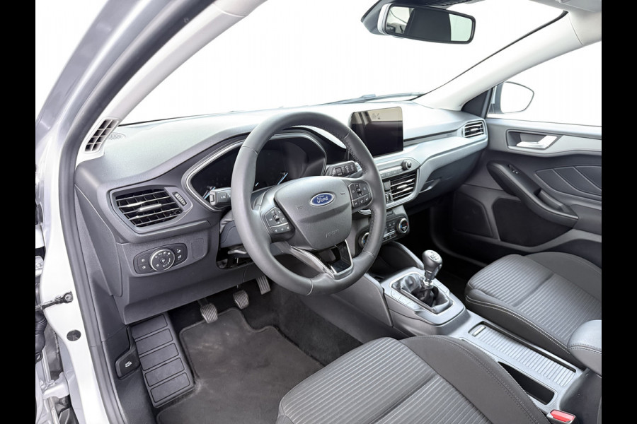 Ford FOCUS Wagon T 125PK Hybride Trekhaak Navi Camera LED Dual-ECC Keyless FordPass-ConnectStoel+Stuur+Voorruitverwarming Apple Carplay Android A DAB Bluetooth Lmv 17" Ecc GSM Draadloos Opladen Led Privacy Glas Isofix Lane Assist Keyless Licht-/regensensor Origineel Nederlandse Auto  € 34.000 nieuw