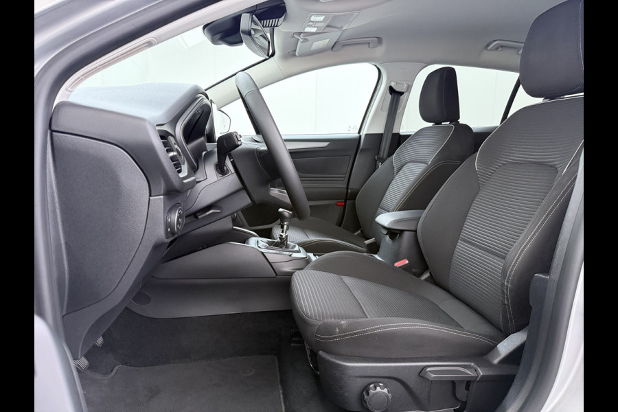 Ford FOCUS Wagon T 125PK Hybride Trekhaak Navi Camera LED Dual-ECC Keyless FordPass-ConnectStoel+Stuur+Voorruitverwarming Apple Carplay Android A DAB Bluetooth Lmv 17" Ecc GSM Draadloos Opladen Led Privacy Glas Isofix Lane Assist Keyless Licht-/regensensor Origineel Nederlandse Auto  € 34.000 nieuw