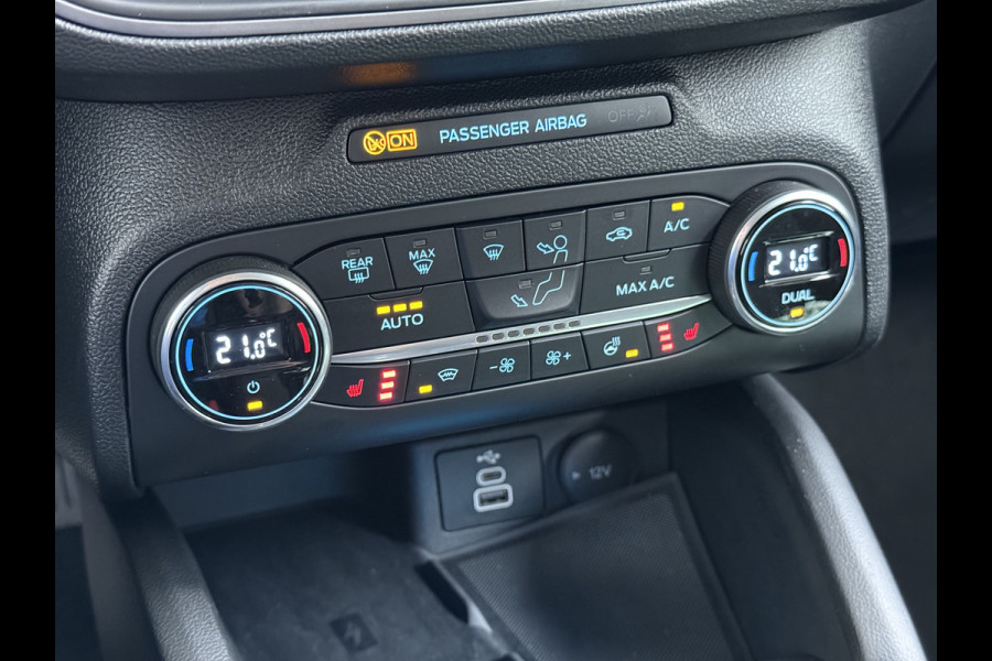 Ford FOCUS Wagon T 125PK Hybride Trekhaak Navi Camera LED Dual-ECC Keyless FordPass-ConnectStoel+Stuur+Voorruitverwarming Apple Carplay Android A DAB Bluetooth Lmv 17" Ecc GSM Draadloos Opladen Led Privacy Glas Isofix Lane Assist Keyless Licht-/regensensor Origineel Nederlandse Auto  € 34.000 nieuw