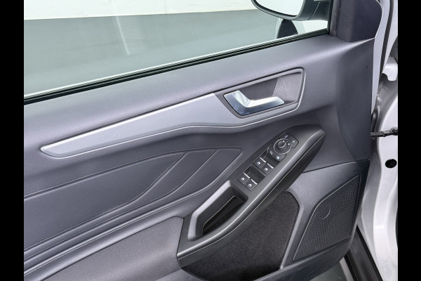 Ford FOCUS Wagon T 125PK Hybride Trekhaak Navi Camera LED Dual-ECC Keyless FordPass-ConnectStoel+Stuur+Voorruitverwarming Apple Carplay Android A DAB Bluetooth Lmv 17" Ecc GSM Draadloos Opladen Led Privacy Glas Isofix Lane Assist Keyless Licht-/regensensor Origineel Nederlandse Auto  € 34.000 nieuw