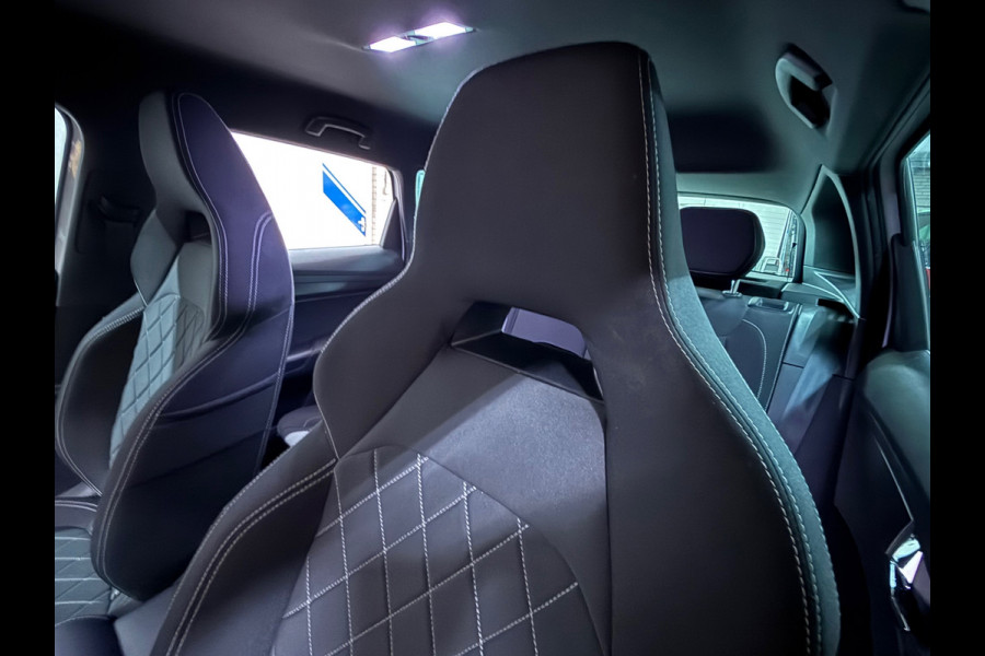 Škoda Karoq 1.5 TSI DSG 4x4 Sportline Business | 1800KG Trekgewicht | Carplay | Sportstoelen | Camera