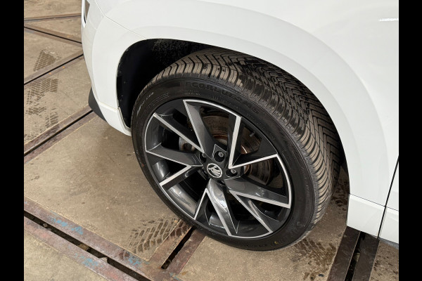 Škoda Karoq 1.5 TSI DSG 4x4 Sportline Business | 1800KG Trekgewicht | Carplay | Sportstoelen | Camera