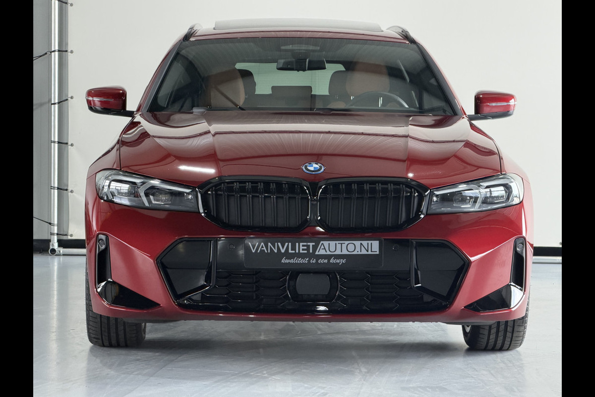 BMW 3 Serie Touring 330e XDrive AUT / Pan Dak / Head Up / HK / Trekh