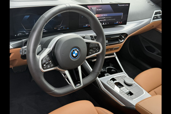 BMW 3 Serie Touring 330e XDrive AUT / Pan Dak / Head Up / HK / Trekh
