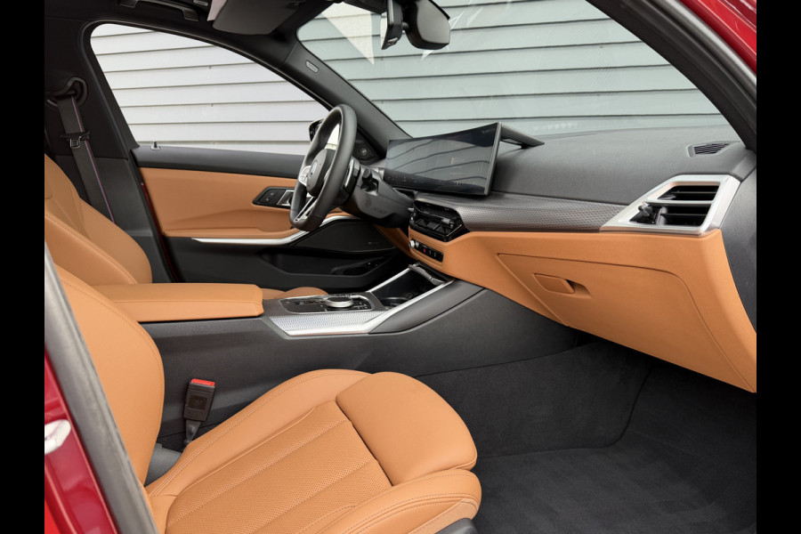 BMW 3 Serie Touring 330e XDrive AUT / Pan Dak / Head Up / HK / Trekh