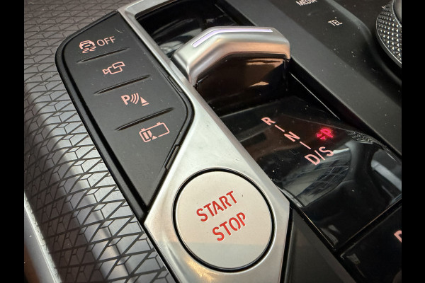 BMW 3 Serie Touring 330e XDrive AUT / Pan Dak / Head Up / HK / Trekh