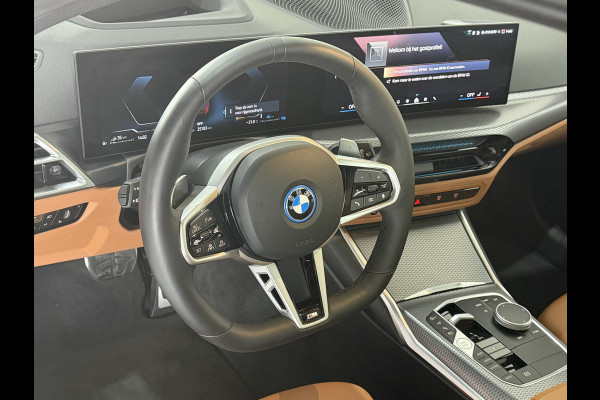 BMW 3 Serie Touring 330e XDrive AUT / Pan Dak / Head Up / HK / Trekh