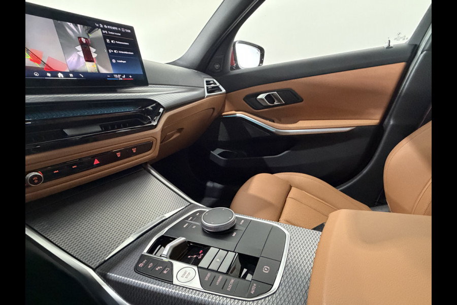 BMW 3 Serie Touring 330e XDrive AUT / Pan Dak / Head Up / HK / Trekh