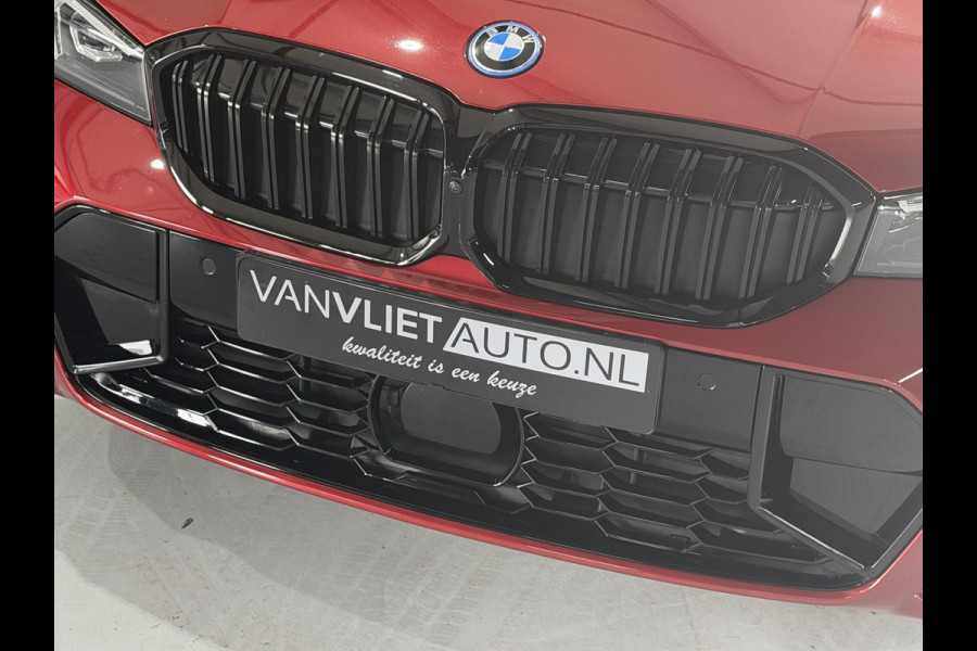 BMW 3 Serie Touring 330e XDrive AUT / Pan Dak / Head Up / HK / Trekh