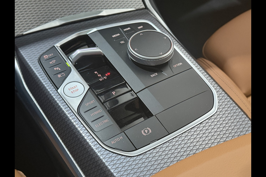 BMW 3 Serie Touring 330e XDrive AUT / Pan Dak / Head Up / HK / Trekh