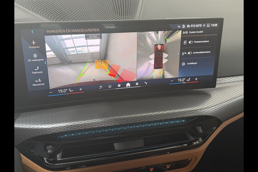 BMW 3 Serie Touring 330e XDrive AUT / Pan Dak / Head Up / HK / Trekh