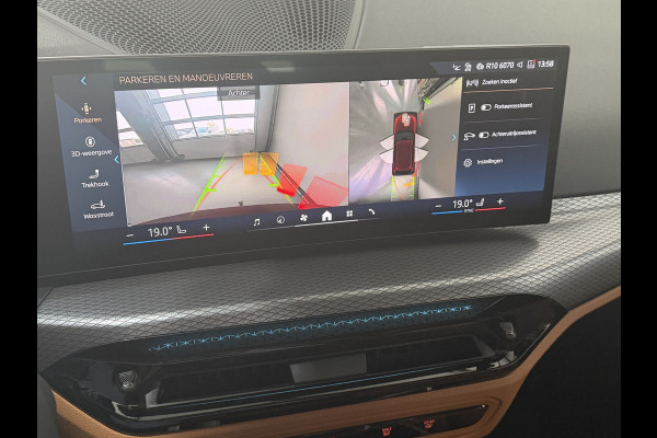 BMW 3 Serie Touring 330e XDrive AUT / Pan Dak / Head Up / HK / Trekh