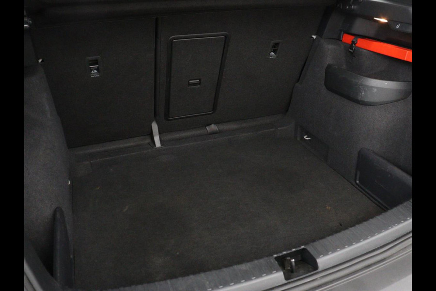 Škoda Karoq 1.5 TSI Business Edition | Stoelverwarming | Adaptive cruise | DAB | Carplay | Keyless | Full LED | Navigatie | Parkeerhulp | Side Assist | Climate control | Bluetooth