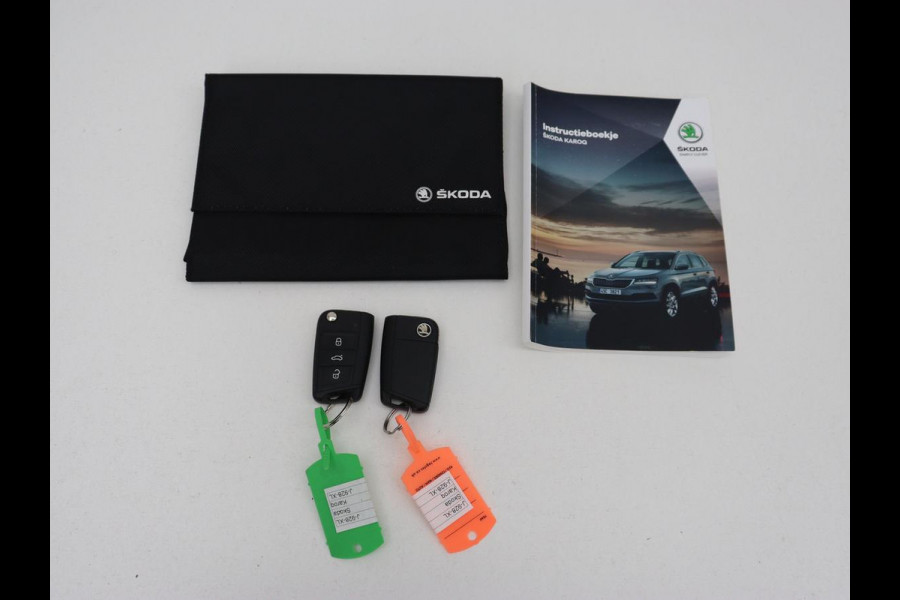 Škoda Karoq 1.5 TSI Business Edition | Stoelverwarming | Adaptive cruise | DAB | Carplay | Keyless | Full LED | Navigatie | Parkeerhulp | Side Assist | Climate control | Bluetooth