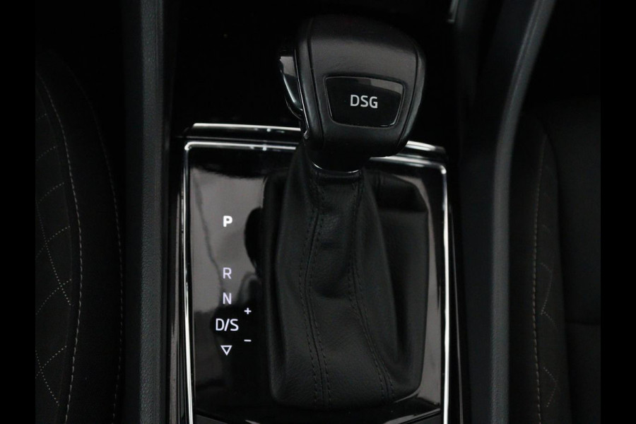 Škoda Karoq 1.5 TSI Business Edition | Stoelverwarming | Adaptive cruise | DAB | Carplay | Keyless | Full LED | Navigatie | Parkeerhulp | Side Assist | Climate control | Bluetooth