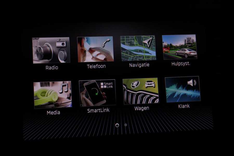 Škoda Karoq 1.5 TSI Business Edition | Stoelverwarming | Adaptive cruise | DAB | Carplay | Keyless | Full LED | Navigatie | Parkeerhulp | Side Assist | Climate control | Bluetooth