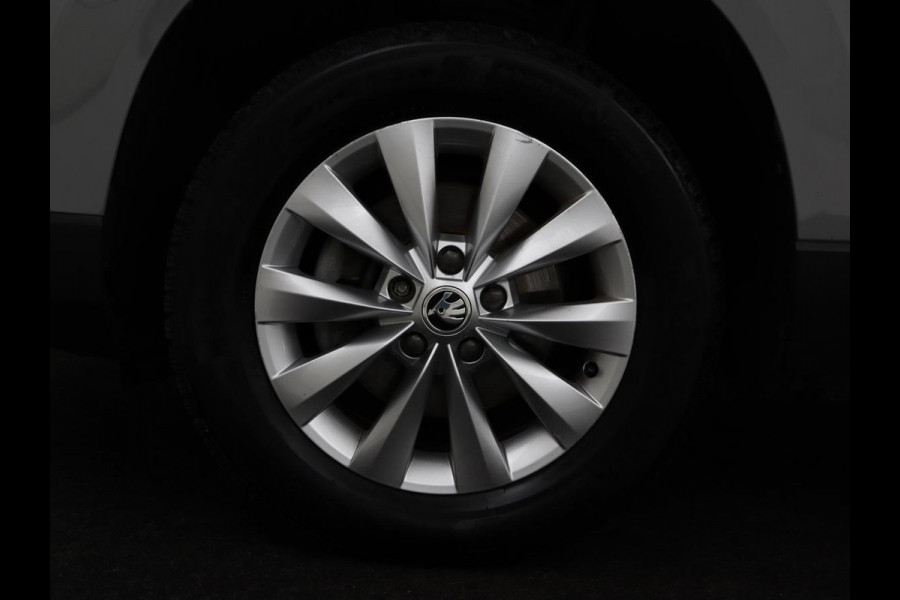 Škoda Karoq 1.5 TSI Business Edition | Stoelverwarming | Adaptive cruise | DAB | Carplay | Keyless | Full LED | Navigatie | Parkeerhulp | Side Assist | Climate control | Bluetooth