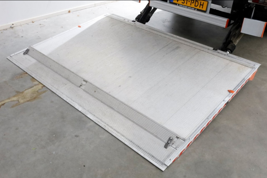 Mercedes-Benz Sprinter 317 CDI 170pk 9G Automaat Bakwagen met laadklep H232cm 12-2023