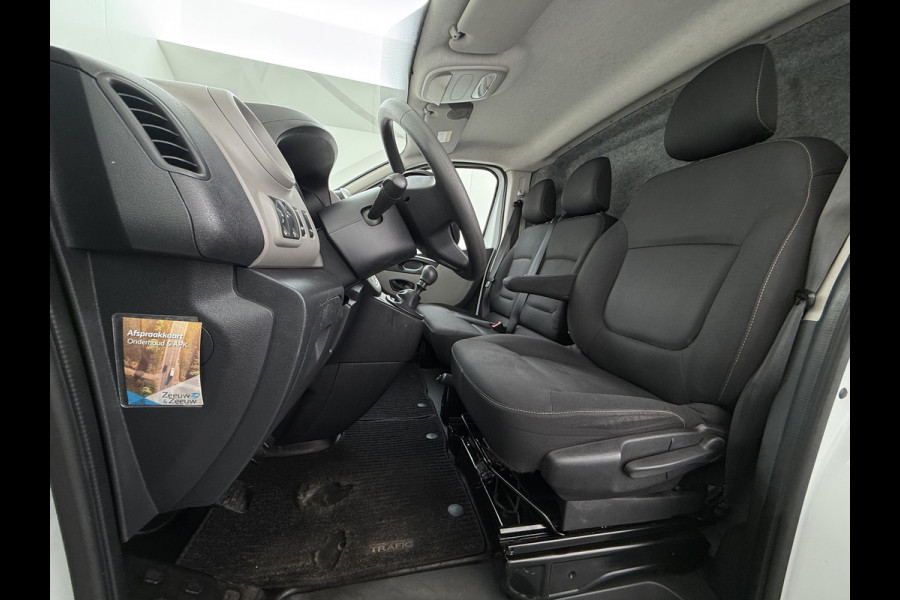 Renault Trafic DCI 126PK 3-Pers. EURO 6 Trekhaak Navi Airco Cruise Control Imperial Bluetooth Pdc Comfort Energy Achterdeuren Schuifdeur Betonplex Vloer Inbouwkasten 1.6dCi T29 L1H1 1e Eigenaar 2.000KG Trekgewicht Origineel Nederlandse Bus