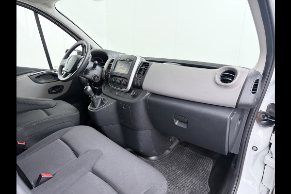 Renault Trafic DCI 126PK 3-Pers. EURO 6 Trekhaak Navi Airco Cruise Control Imperial Bluetooth Pdc Comfort Energy Achterdeuren Schuifdeur Betonplex Vloer Inbouwkasten 1.6dCi T29 L1H1 1e Eigenaar 2.000KG Trekgewicht Origineel Nederlandse Bus