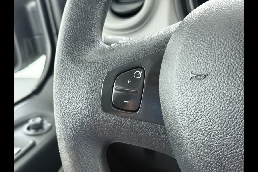 Renault Trafic DCI 126PK 3-Pers. EURO 6 Trekhaak Navi Airco Cruise Control Imperial Bluetooth Pdc Comfort Energy Achterdeuren Schuifdeur Betonplex Vloer Inbouwkasten 1.6dCi T29 L1H1 1e Eigenaar 2.000KG Trekgewicht Origineel Nederlandse Bus