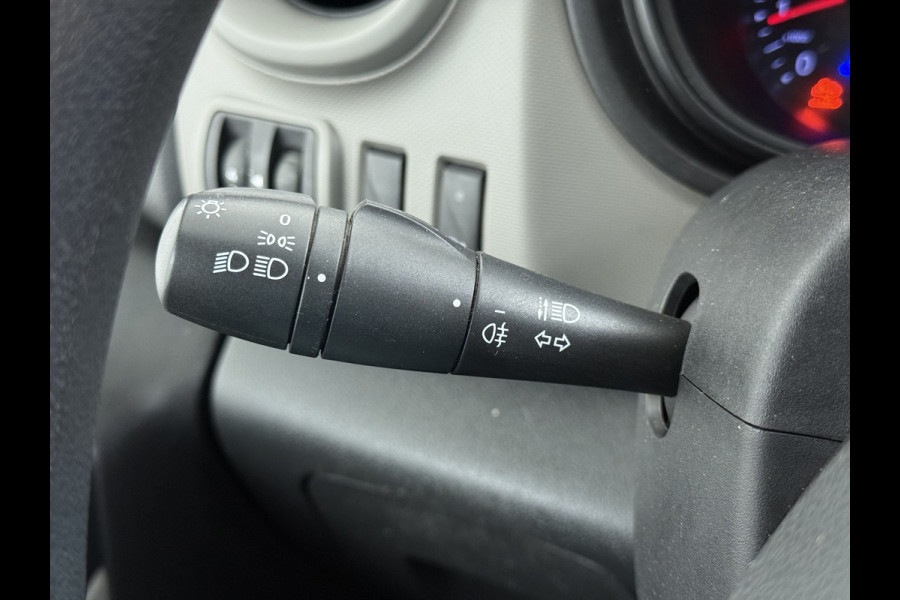 Renault Trafic DCI 126PK 3-Pers. EURO 6 Trekhaak Navi Airco Cruise Control Imperial Bluetooth Pdc Comfort Energy Achterdeuren Schuifdeur Betonplex Vloer Inbouwkasten 1.6dCi T29 L1H1 1e Eigenaar 2.000KG Trekgewicht Origineel Nederlandse Bus