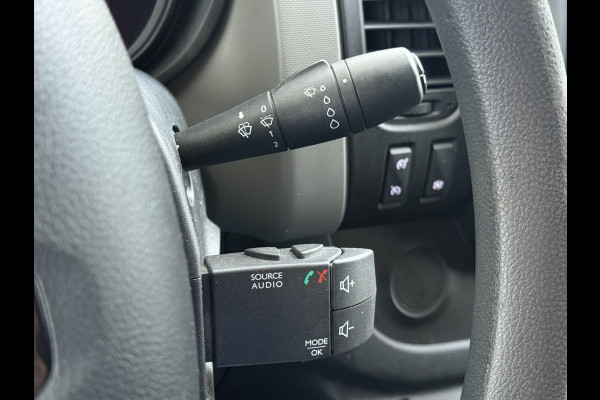 Renault Trafic DCI 126PK 3-Pers. EURO 6 Trekhaak Navi Airco Cruise Control Imperial Bluetooth Pdc Comfort Energy Achterdeuren Schuifdeur Betonplex Vloer Inbouwkasten 1.6dCi T29 L1H1 1e Eigenaar 2.000KG Trekgewicht Origineel Nederlandse Bus