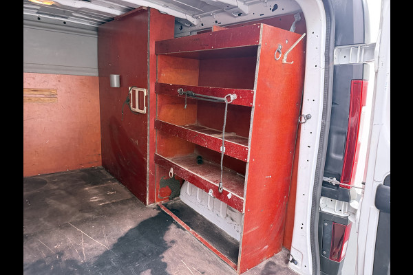 Renault Trafic DCI 126PK 3-Pers. EURO 6 Trekhaak Navi Airco Cruise Control Imperial Bluetooth Pdc Comfort Energy Achterdeuren Schuifdeur Betonplex Vloer Inbouwkasten 1.6dCi T29 L1H1 1e Eigenaar 2.000KG Trekgewicht Origineel Nederlandse Bus