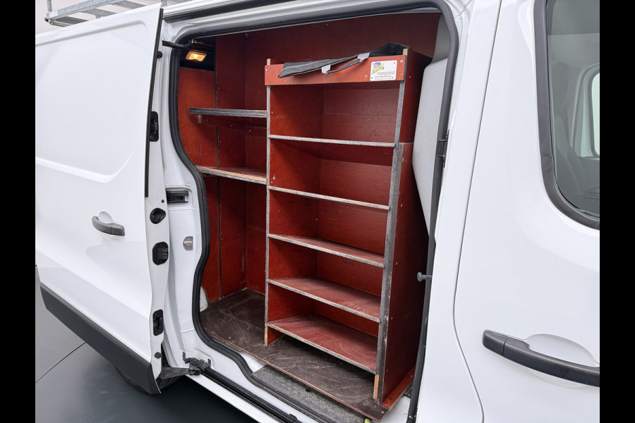 Renault Trafic DCI 126PK 3-Pers. EURO 6 Trekhaak Navi Airco Cruise Control Imperial Bluetooth Pdc Comfort Energy Achterdeuren Schuifdeur Betonplex Vloer Inbouwkasten 1.6dCi T29 L1H1 1e Eigenaar 2.000KG Trekgewicht Origineel Nederlandse Bus