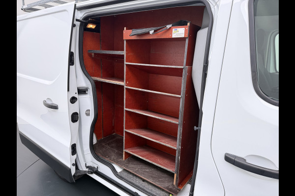 Renault Trafic DCI 126PK 3-Pers. EURO 6 Trekhaak Navi Airco Cruise Control Imperial Bluetooth Pdc Comfort Energy Achterdeuren Schuifdeur Betonplex Vloer Inbouwkasten 1.6dCi T29 L1H1 1e Eigenaar 2.000KG Trekgewicht Origineel Nederlandse Bus