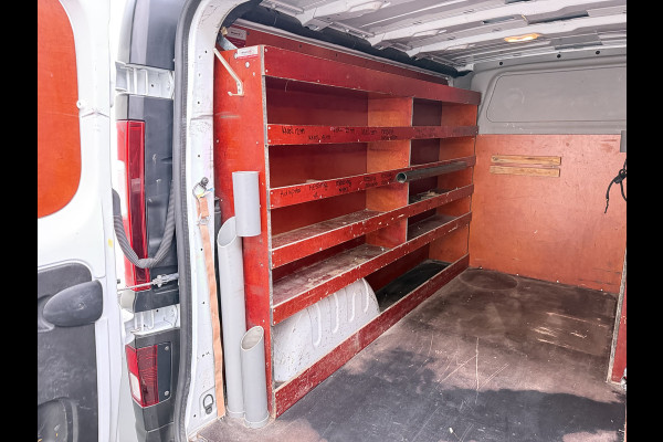 Renault Trafic DCI 126PK 3-Pers. EURO 6 Trekhaak Navi Airco Cruise Control Imperial Bluetooth Pdc Comfort Energy Achterdeuren Schuifdeur Betonplex Vloer Inbouwkasten 1.6dCi T29 L1H1 1e Eigenaar 2.000KG Trekgewicht Origineel Nederlandse Bus