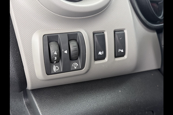 Renault Trafic DCI 126PK 3-Pers. EURO 6 Trekhaak Navi Airco Cruise Control Imperial Bluetooth Pdc Comfort Energy Achterdeuren Schuifdeur Betonplex Vloer Inbouwkasten 1.6dCi T29 L1H1 1e Eigenaar 2.000KG Trekgewicht Origineel Nederlandse Bus