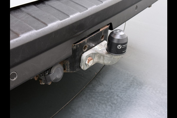 Renault Trafic DCI 126PK 3-Pers. EURO 6 Trekhaak Navi Airco Cruise Control Imperial Bluetooth Pdc Comfort Energy Achterdeuren Schuifdeur Betonplex Vloer Inbouwkasten 1.6dCi T29 L1H1 1e Eigenaar 2.000KG Trekgewicht Origineel Nederlandse Bus