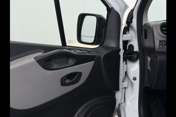 Renault Trafic DCI 126PK 3-Pers. EURO 6 Trekhaak Navi Airco Cruise Control Imperial Bluetooth Pdc Comfort Energy Achterdeuren Schuifdeur Betonplex Vloer Inbouwkasten 1.6dCi T29 L1H1 1e Eigenaar 2.000KG Trekgewicht Origineel Nederlandse Bus