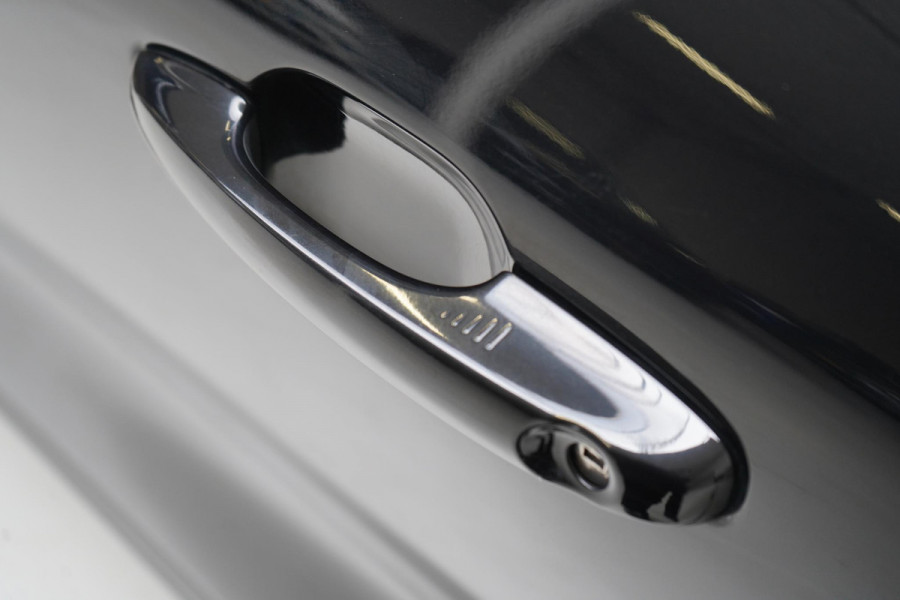 Ford Kuga 2.5 PHEV Titanium | Panoramadak | Trekhaak | Adaptive cruise | Climate control | Stoelverwarming